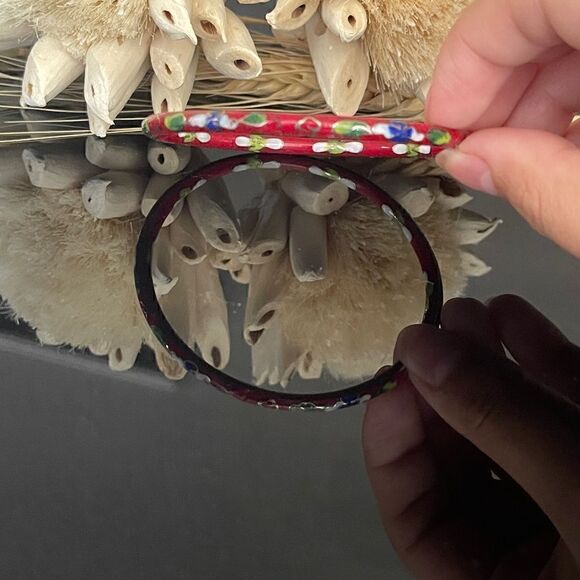 Vintage red cloisonné painted bangle bracket - Picture 3 of 7